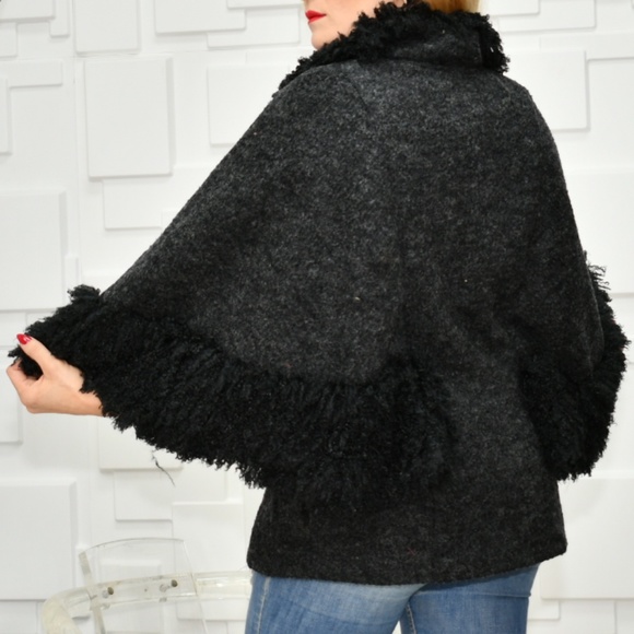 LAST 1Cape Jacket - Picture 3 of 4